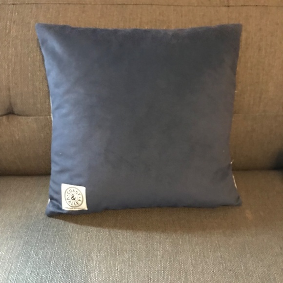 Soft Velvety Snow Boot Pillow Red Boots Winter Ski Lodge Restort Board Holiday - Picture 2 of 2